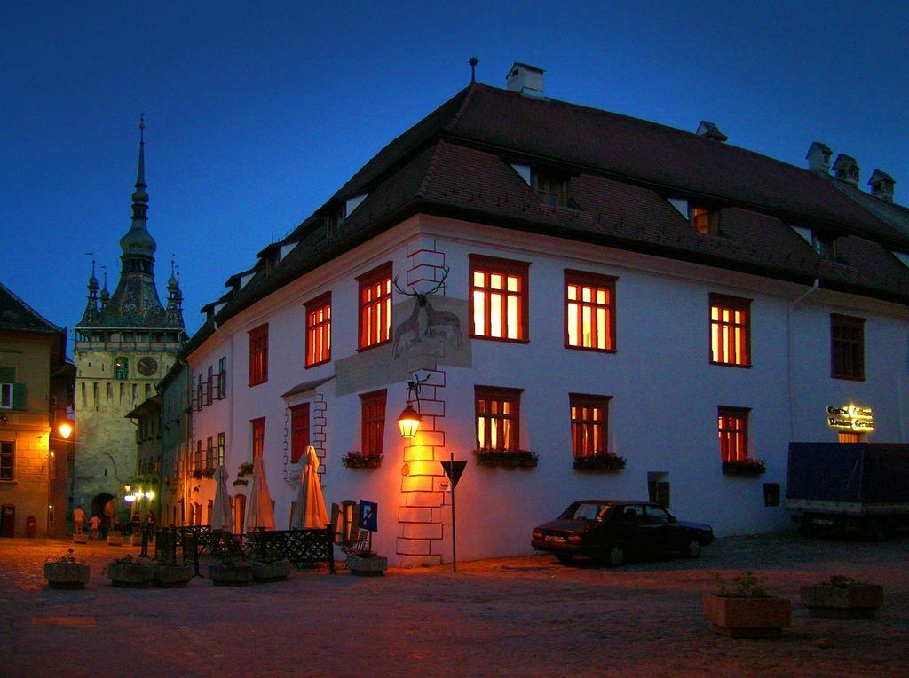 Готель Casa Cu Cerb Сігішоара Екстер'єр фото