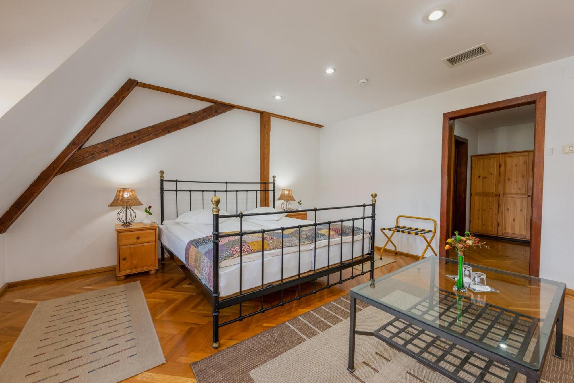 Готель Casa Cu Cerb Сігішоара Екстер'єр фото